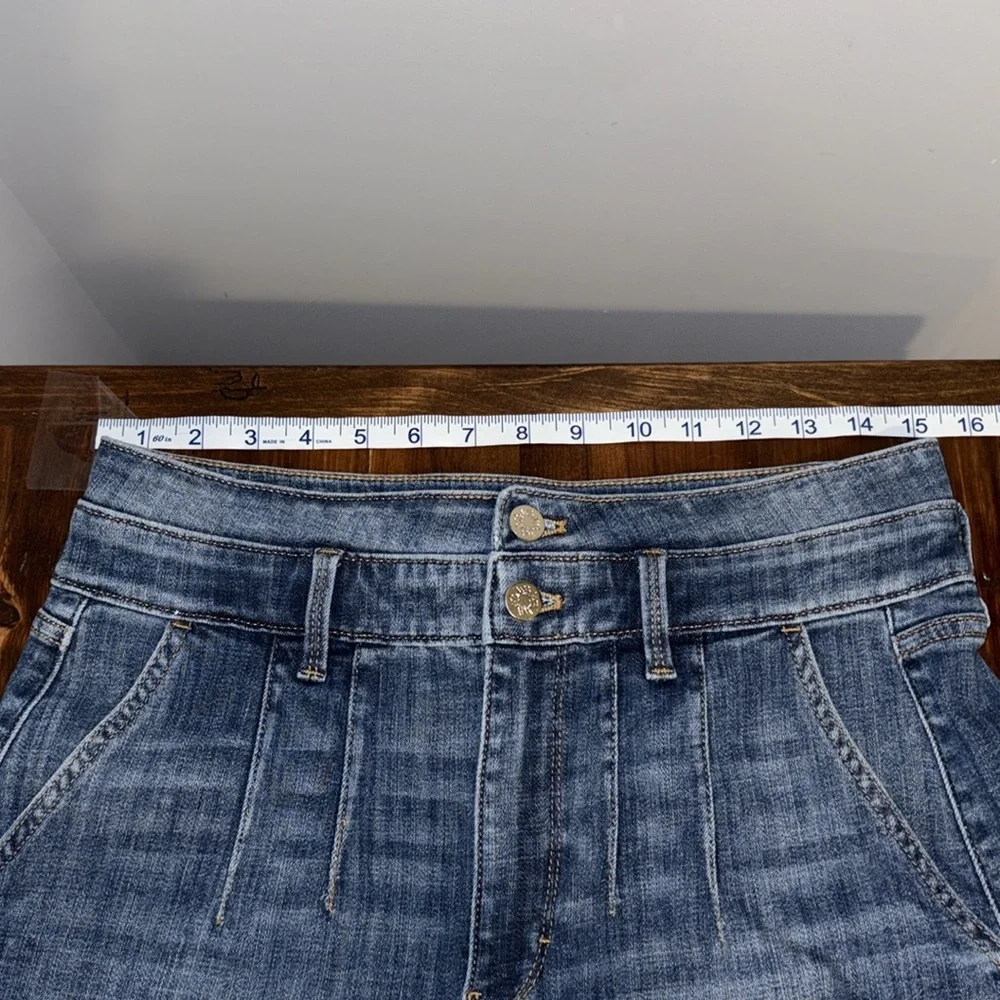 White House Black Market Denim Jean Shorts - Picture 6 of 12